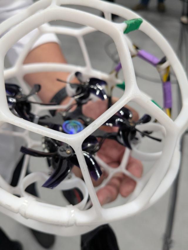 us dronesoccerチームのドローンサッカー機